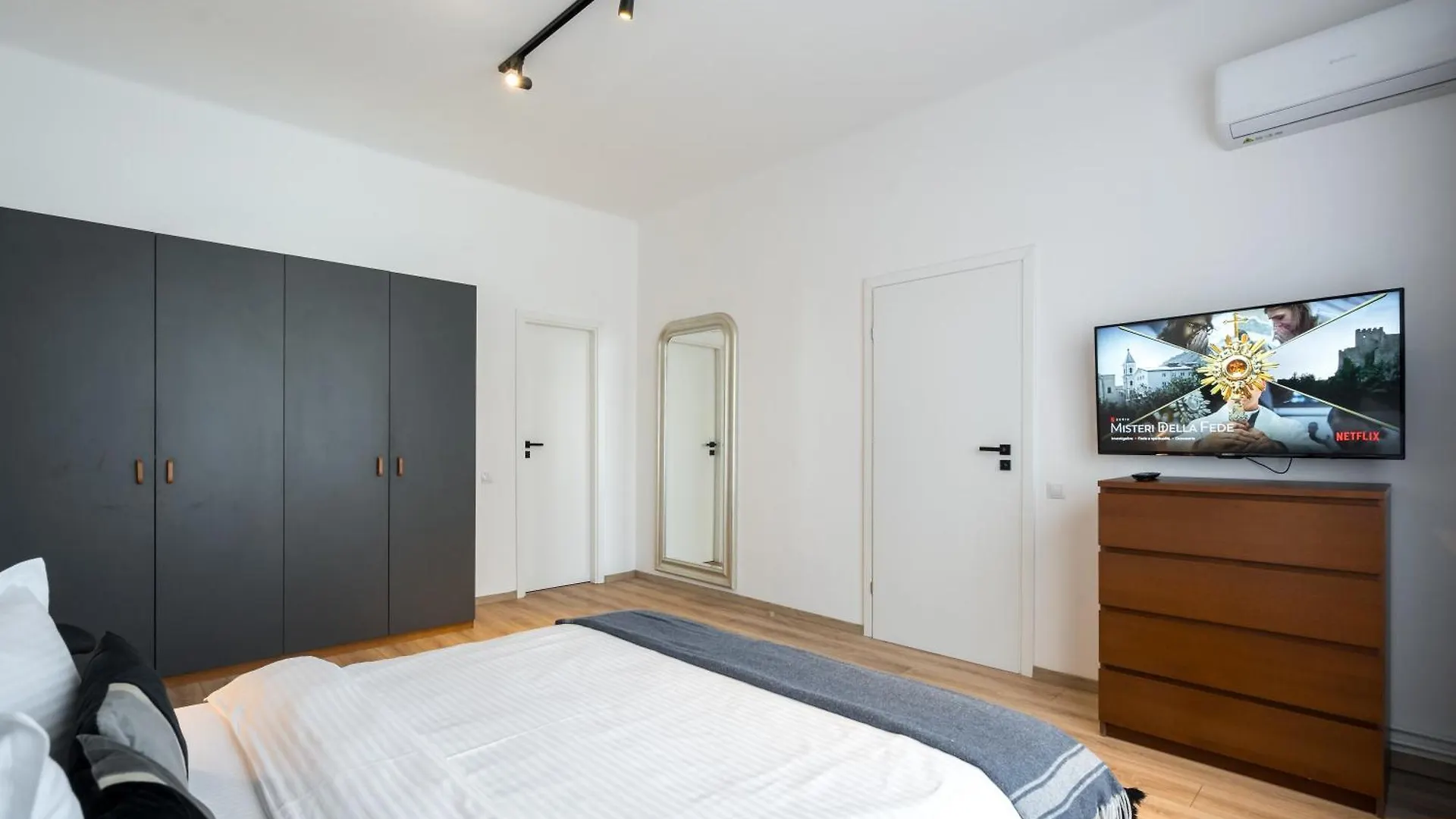 Old Town - City Center - Esiko By Mrg Apartments Бухарест