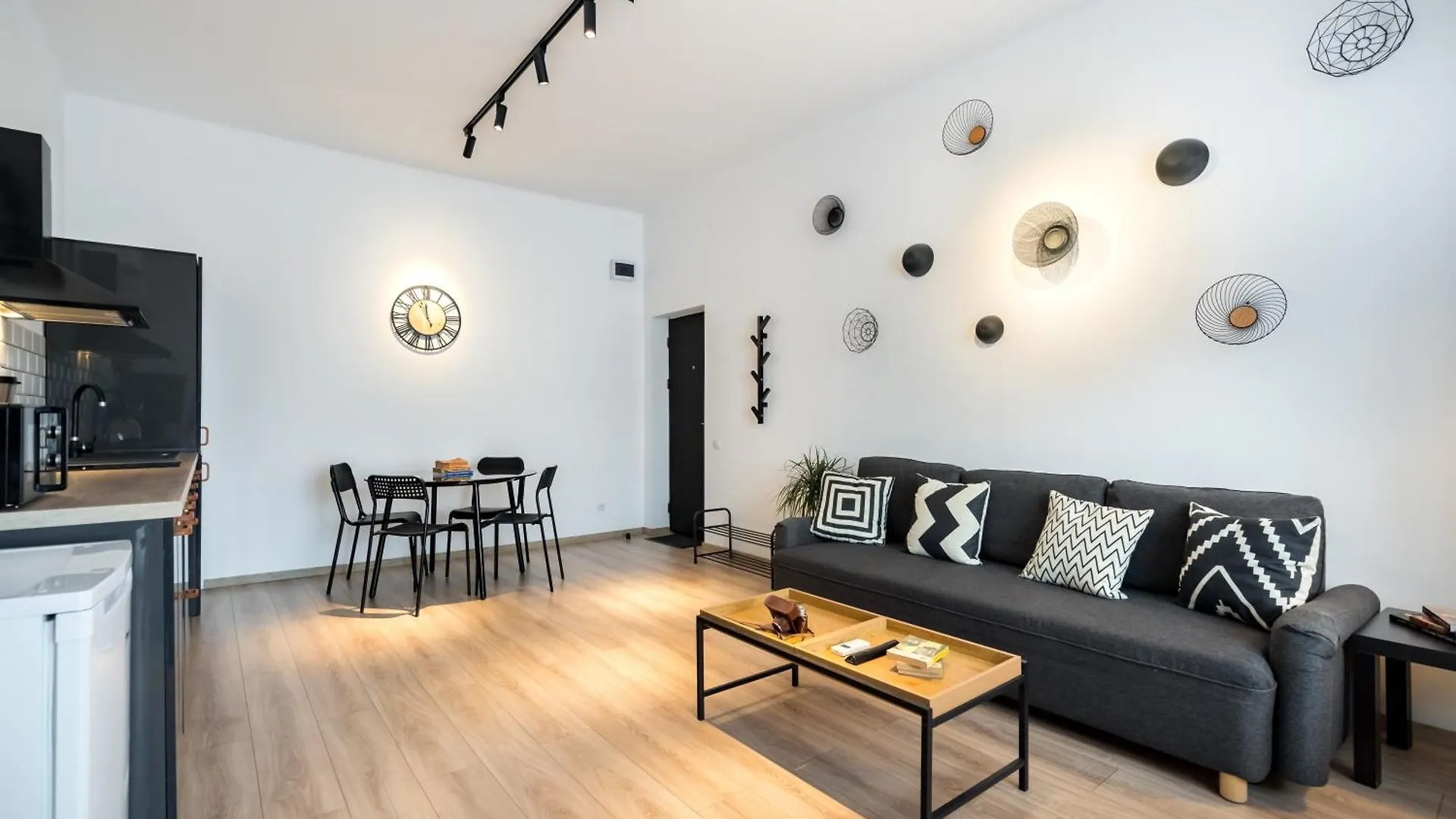 Old Town - City Center - Esiko By Mrg Apartments بوخارست